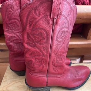 Ariat Red women's Boots size 8